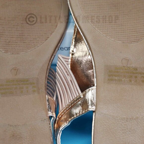 Like New!  Dream Pairs Champagne Gold Metallic Thong Sandal, Size 7 - Picture 8 of 11